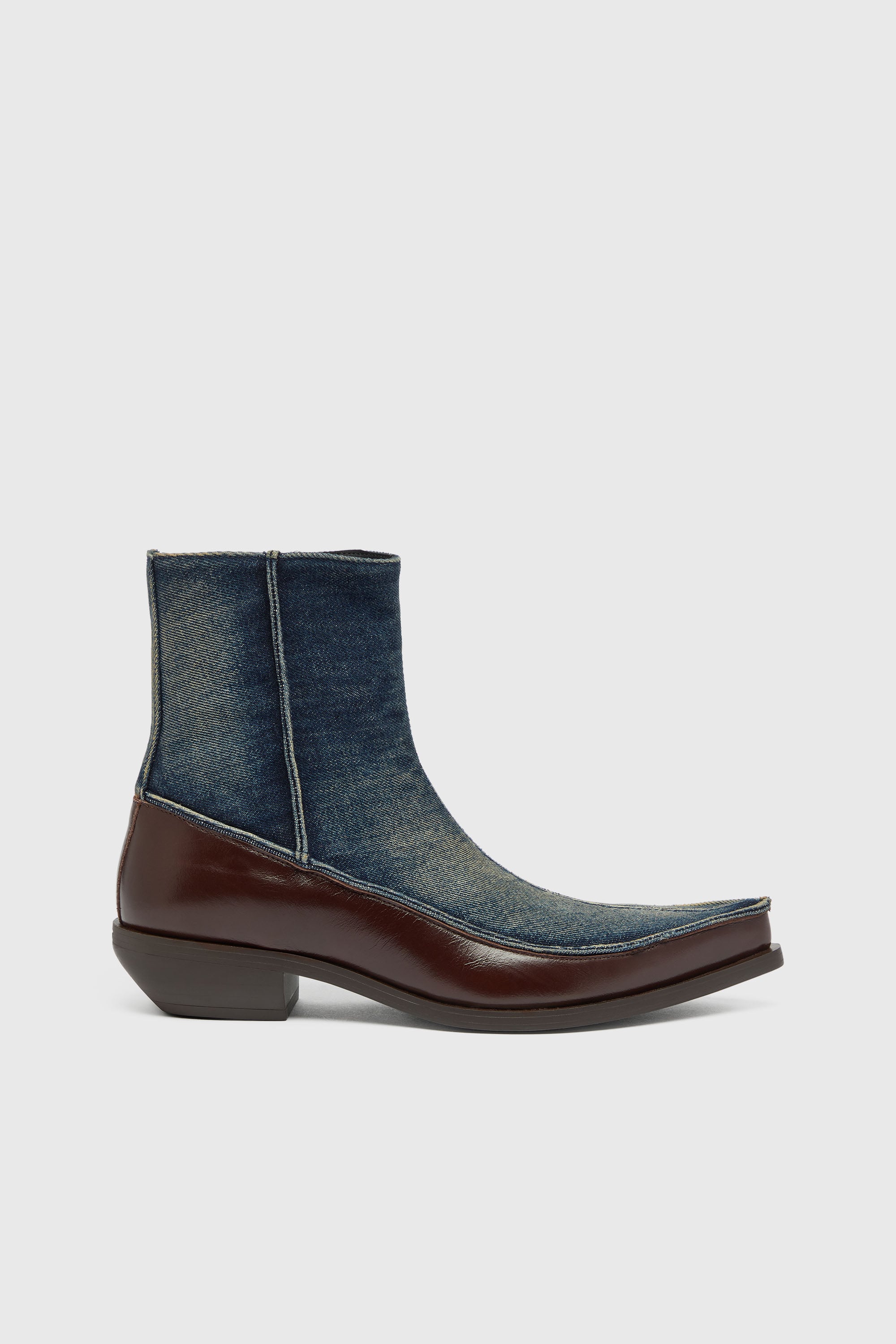 Diesel - D-FRIDO-30-TR, Man's D-Frido-Western ankle boots in leather and denim in null - 2