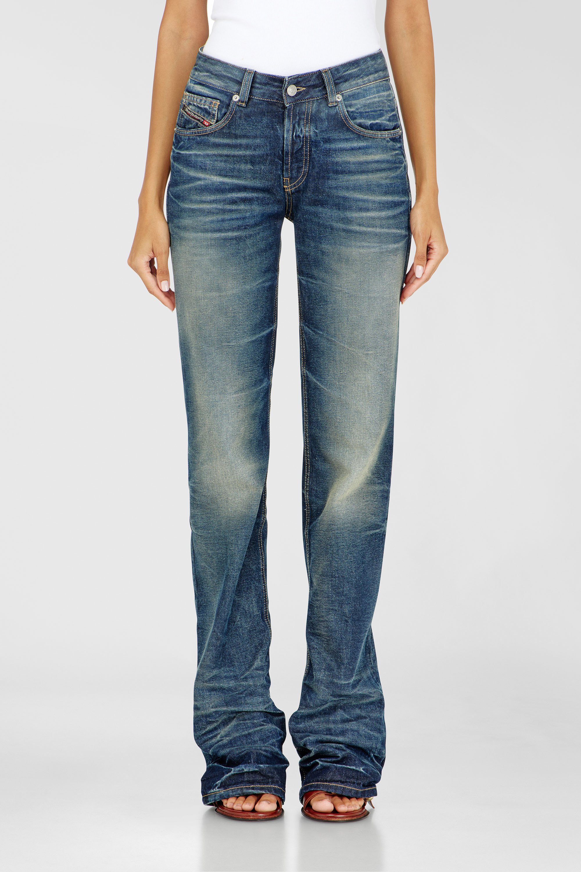 Diesel - Woman's Regular Jeans D-Heel 0DBFC, Medium blue - 4