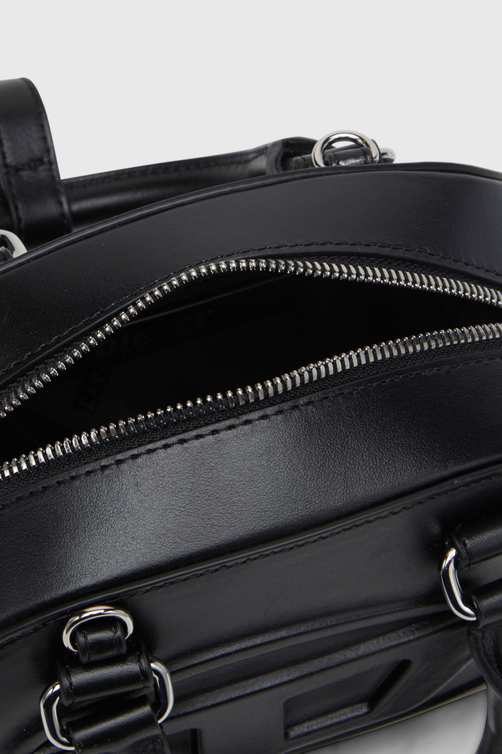 Diesel - 1DR DOME CROSSBODY, Woman's 1DR Dome-Leather Small bowling bag in Black - 4
